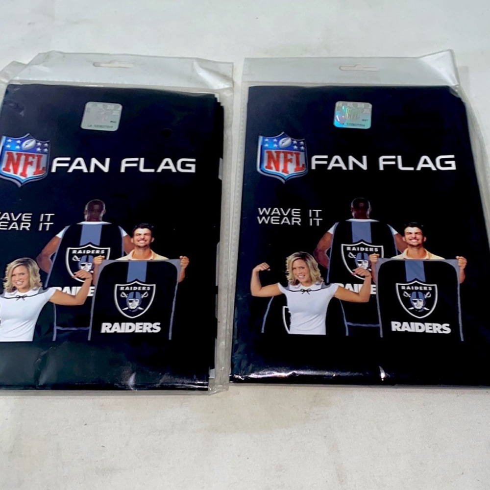 Las Vegas Raiders Wearable Fan Flag (2)